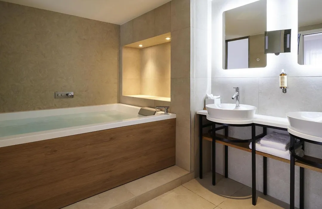 Mercure Avignon Tgv Hotel & Spa-1